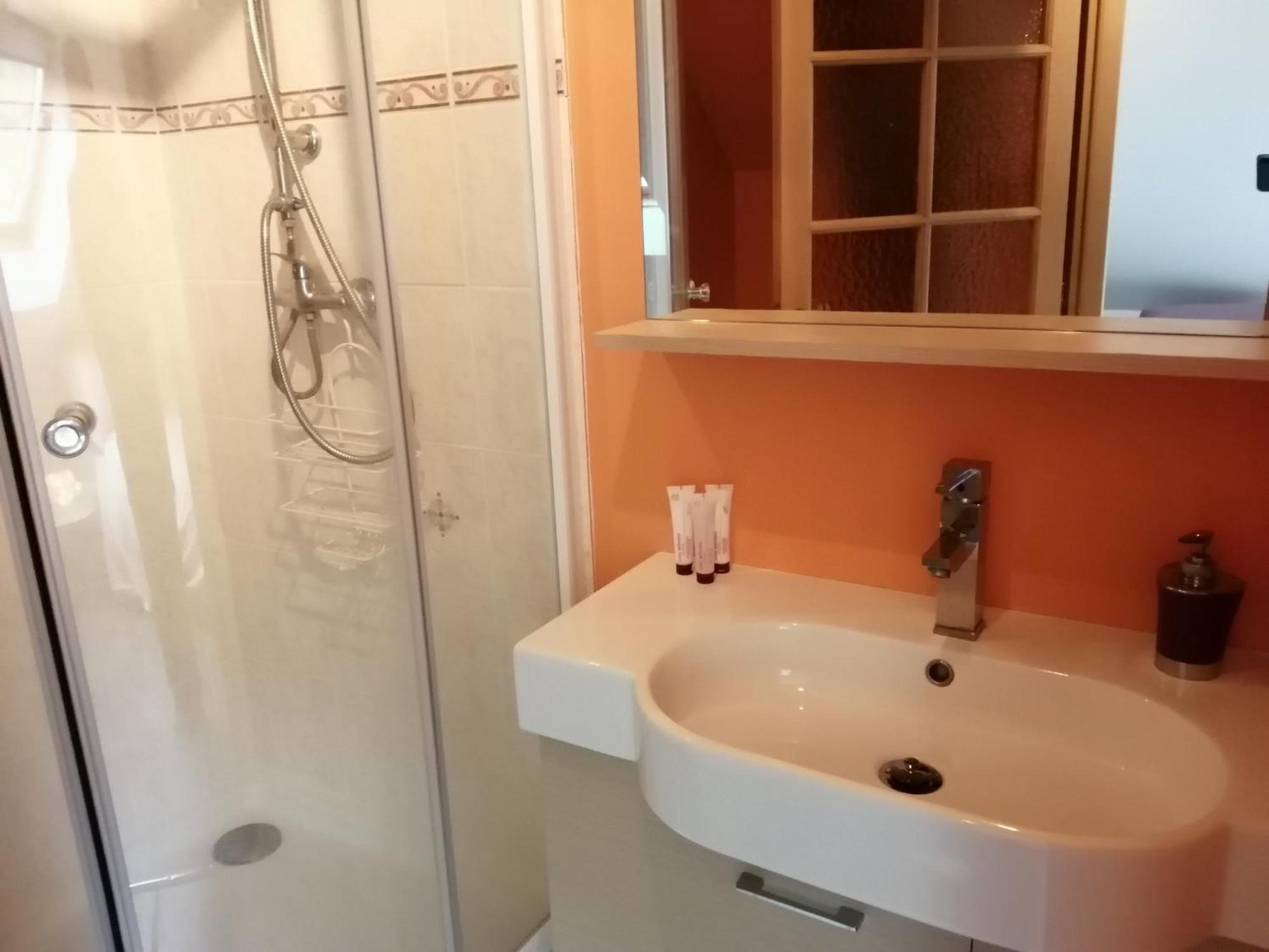 Double Room,1509657907:JPEG